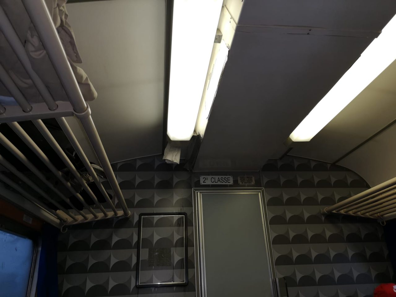 Treno Arona Novara: fuori piove ma pure dentro