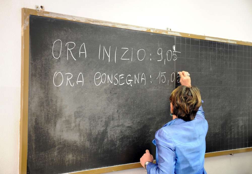 Insegnante aggredita a colpi di sedie dai suoi studenti