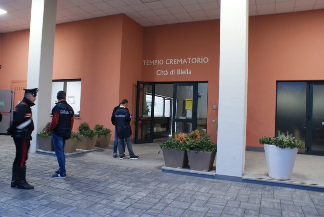 Tempio crematorio degli orrori, la figlia di un deceduto: “Mio papà nei rifiuti?”
