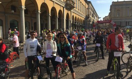 Campagna Nastro rosa, in 250 in bici e di corsa per dire no al tumore al seno FOTOGALLERY