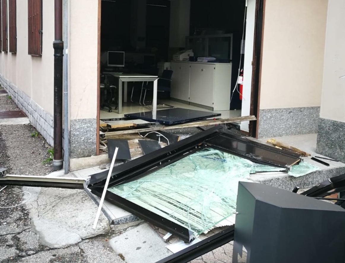 Panico Bellinzago torna la banda dei bancomat ma il bottino rimane lì