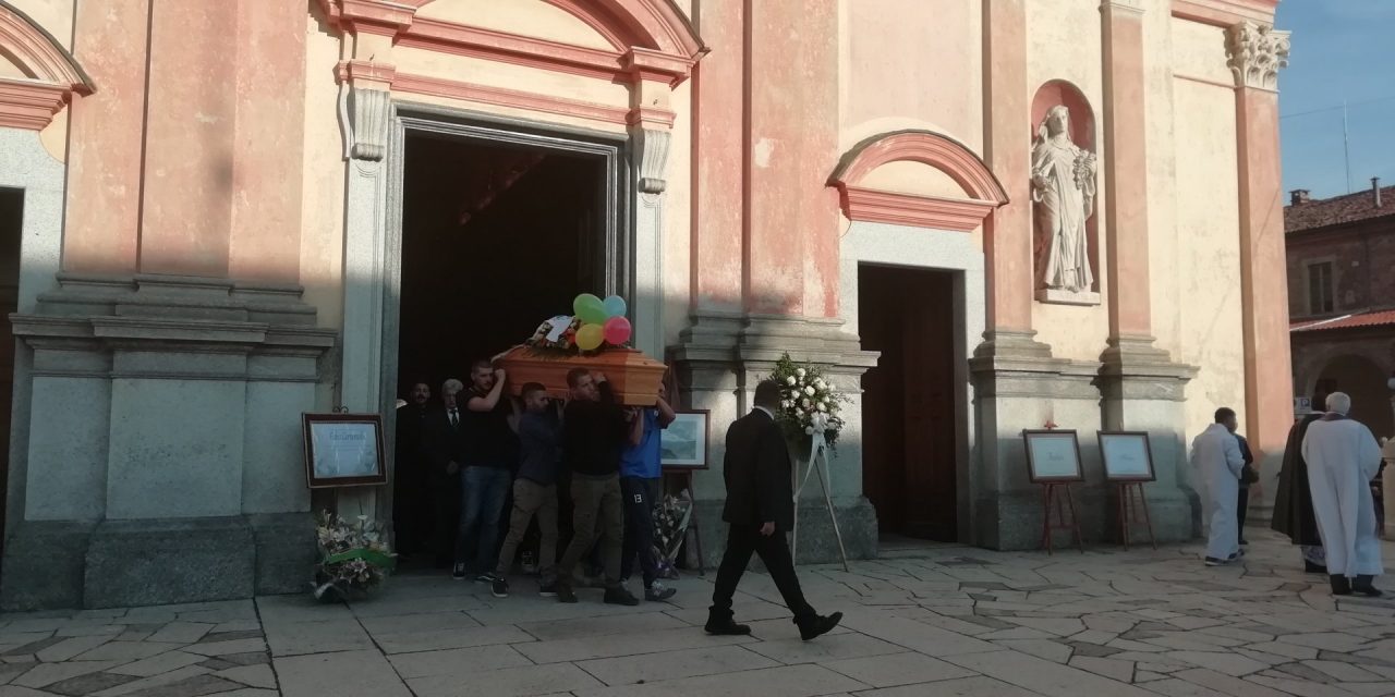 Fabio Carnemolla, l’ultimo commosso saluto a Bellinzago