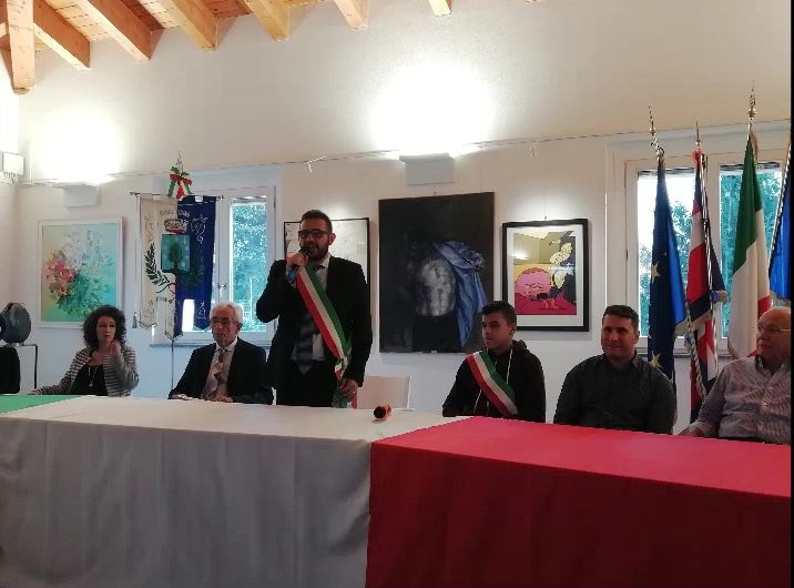 Nuovo municipio: a Borgo Ticino sfilano i sindaci del territorio