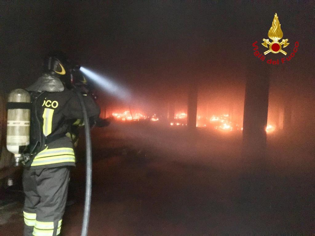 Incendio in un fabbricato abbandonato