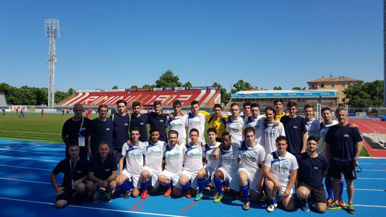 Paura in campo si sente male ricoverato a Borgomanero