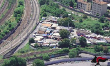 Blitz al campo nomadi, scoperta la fonderia dell’oro rubato