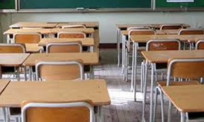 La maestra si addormenta in classe: la protesta dei genitori