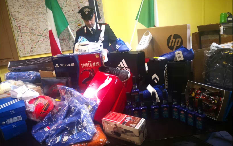 I corrieri rubavano i pacchi: presi