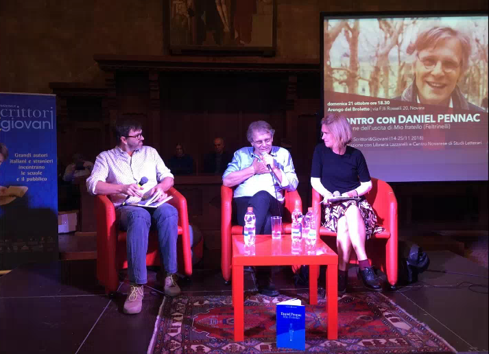 Daniel Pennac, bagno di folla al Broletto per lo scrittore francese