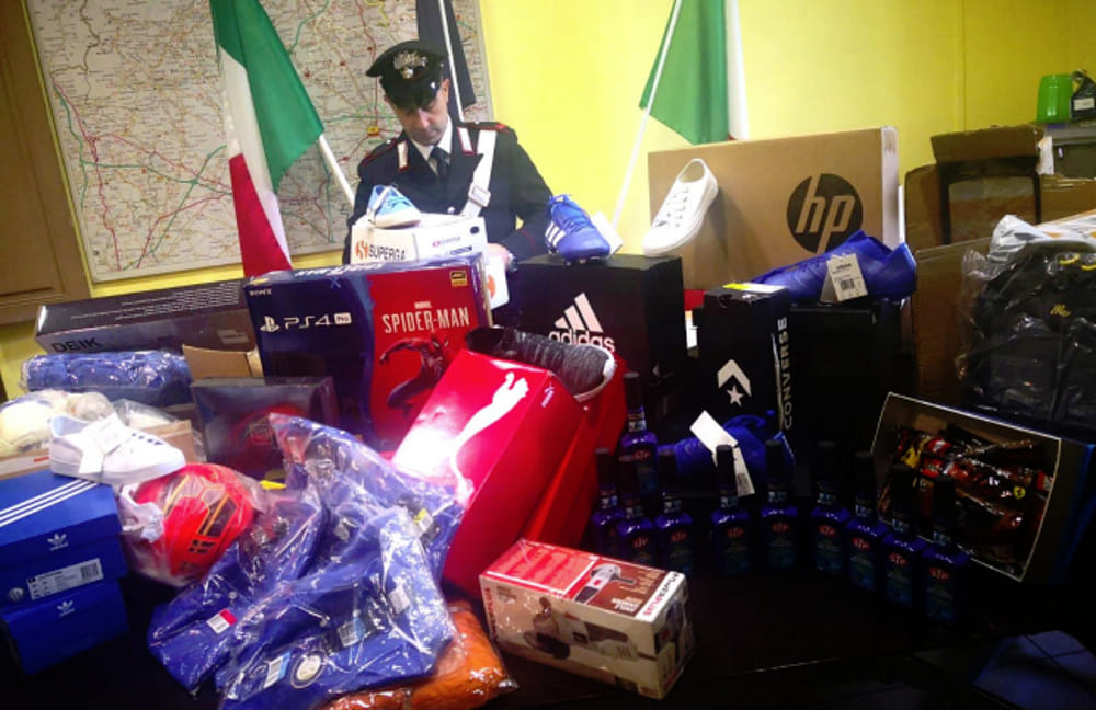 Arrestati corriere e magazziniere: rubata merce per 20mila euro