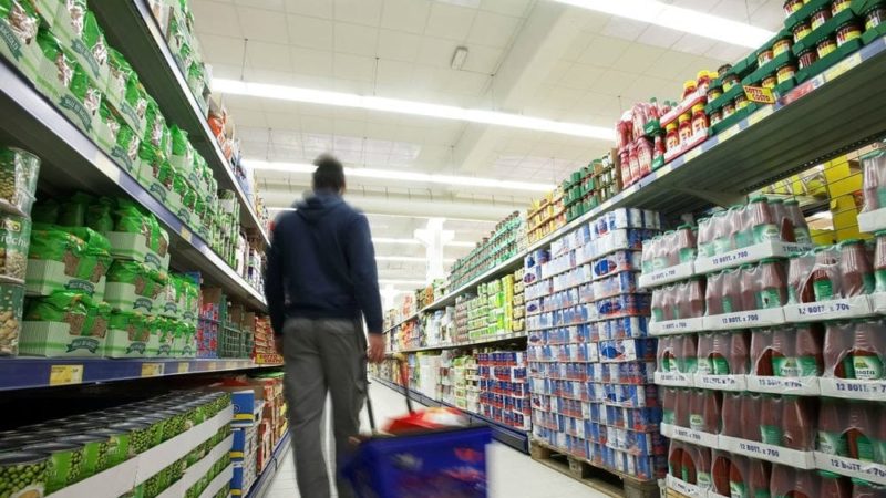 Tentano il furto all’Esselunga di Novara: arrestate tre donne con un bambino