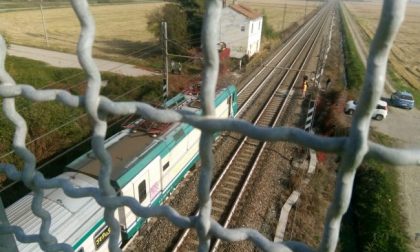 Si getta dal finestrino per sfuggire al controllore: morto ragazzo sulla Torino Milano