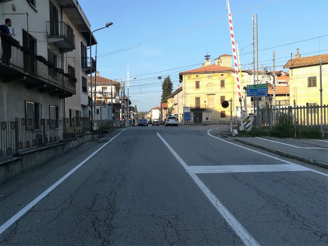 Borgomanero: passaggio a livello chiuso per il cedimento di un binario