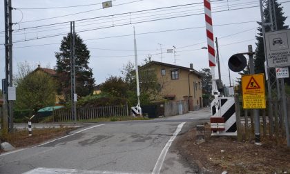 Passaggi a livello chiusi per lavori sulla linea a Borgomanero