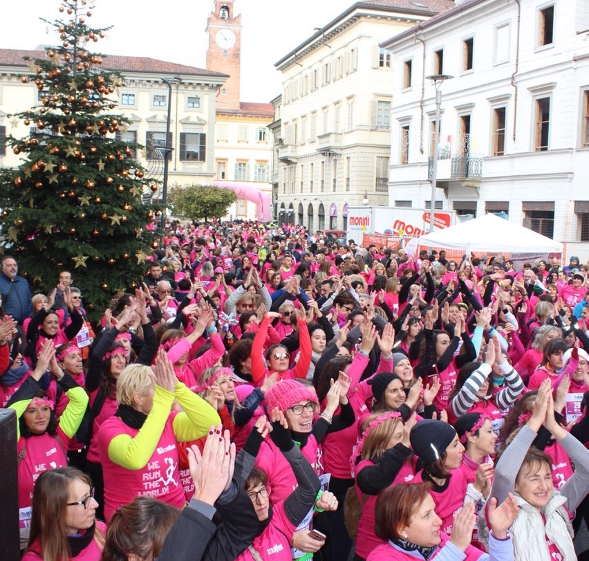 Strawoman Novara, più di 2.000 persone di corsa contro la violenza sulle donne
