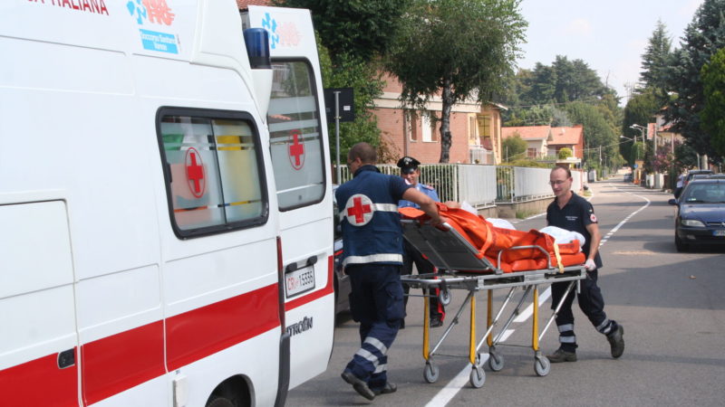 Sprofonda terreno: due operai feriti