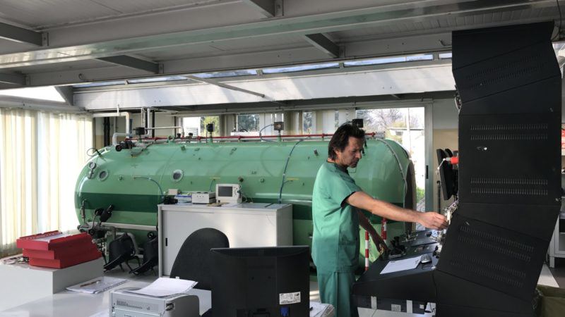Famiglia intossicata a Galliate: 2 adulti e 3 minori in camera iperbarica