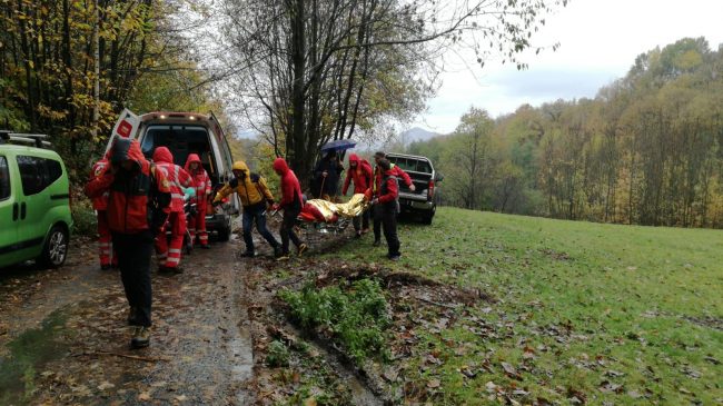 Cercatore di funghi ferito: intervento del soccorso alpino