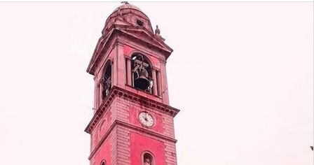 Domenica campanile di Castelletto si illumina di rosso contro la violenza sulle donne