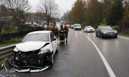 Tre feriti in un incidente tra due auto a Piano Rosa