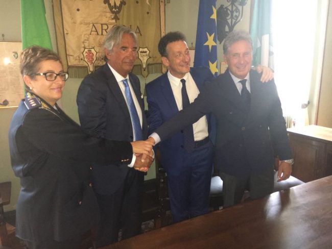 Gusmeroli: “Non possiamo accogliere tutti i mendicanti dei dintorni”