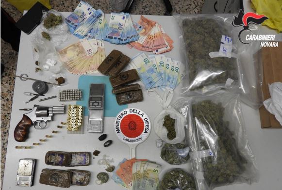 Lotta alla droga a Novara: arrestati madre e figlio