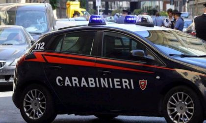 Panico corso Vercelli valigia abbandonata per strada
