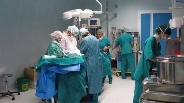 Cisti ovarica di 8 chili asportata all’ospedale di Borgosesia