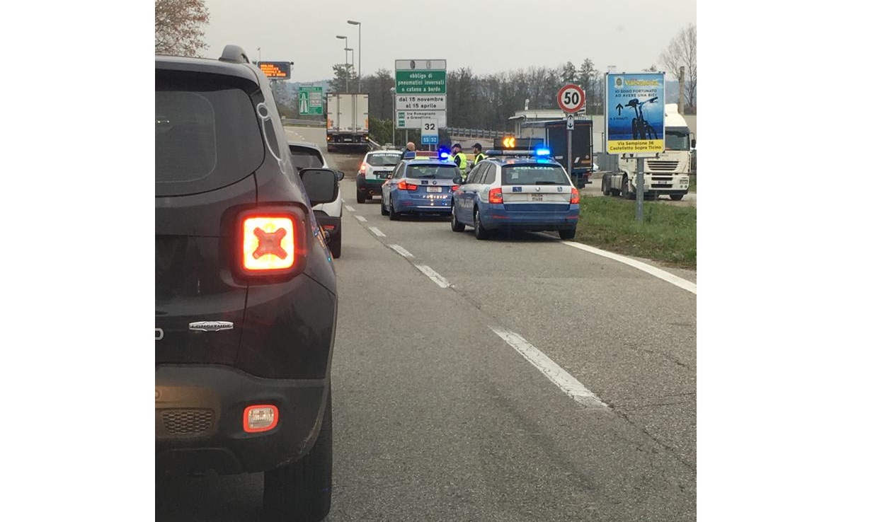 Camionista stroncato da malore all’imbocco dell’autostrada a Castelletto