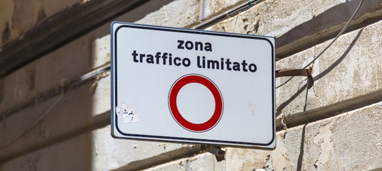 Da sabato 22 attiva la Ztl in via Poli ad Arona