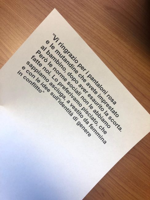 «Maestre vergogna, avete vestito mio figlio di rosa»