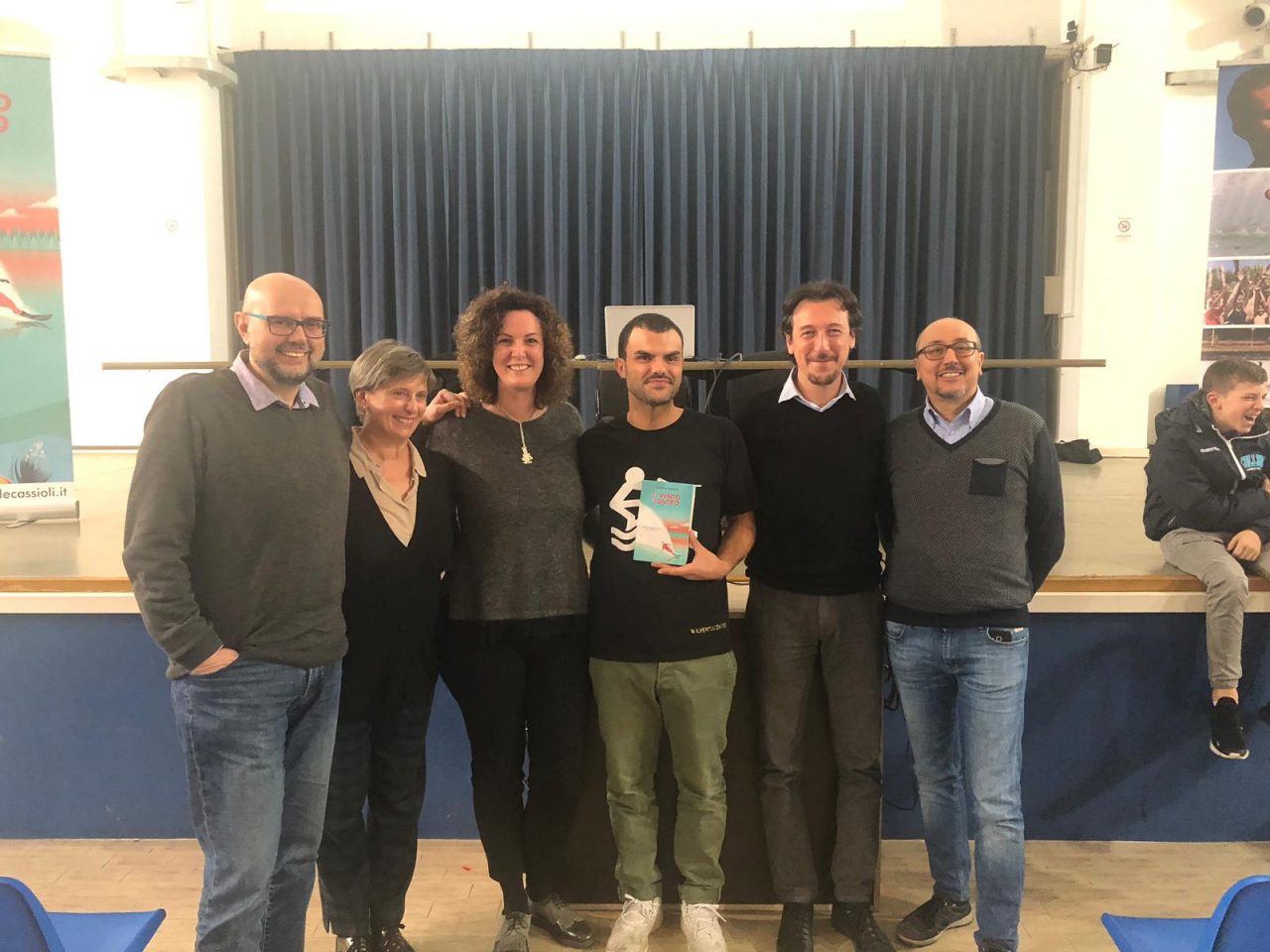 Il campione del mondo Daniele Cassioli con le scuole di Borgomanero