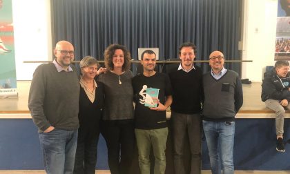 Il campione del mondo Daniele Cassioli con le scuole di Borgomanero