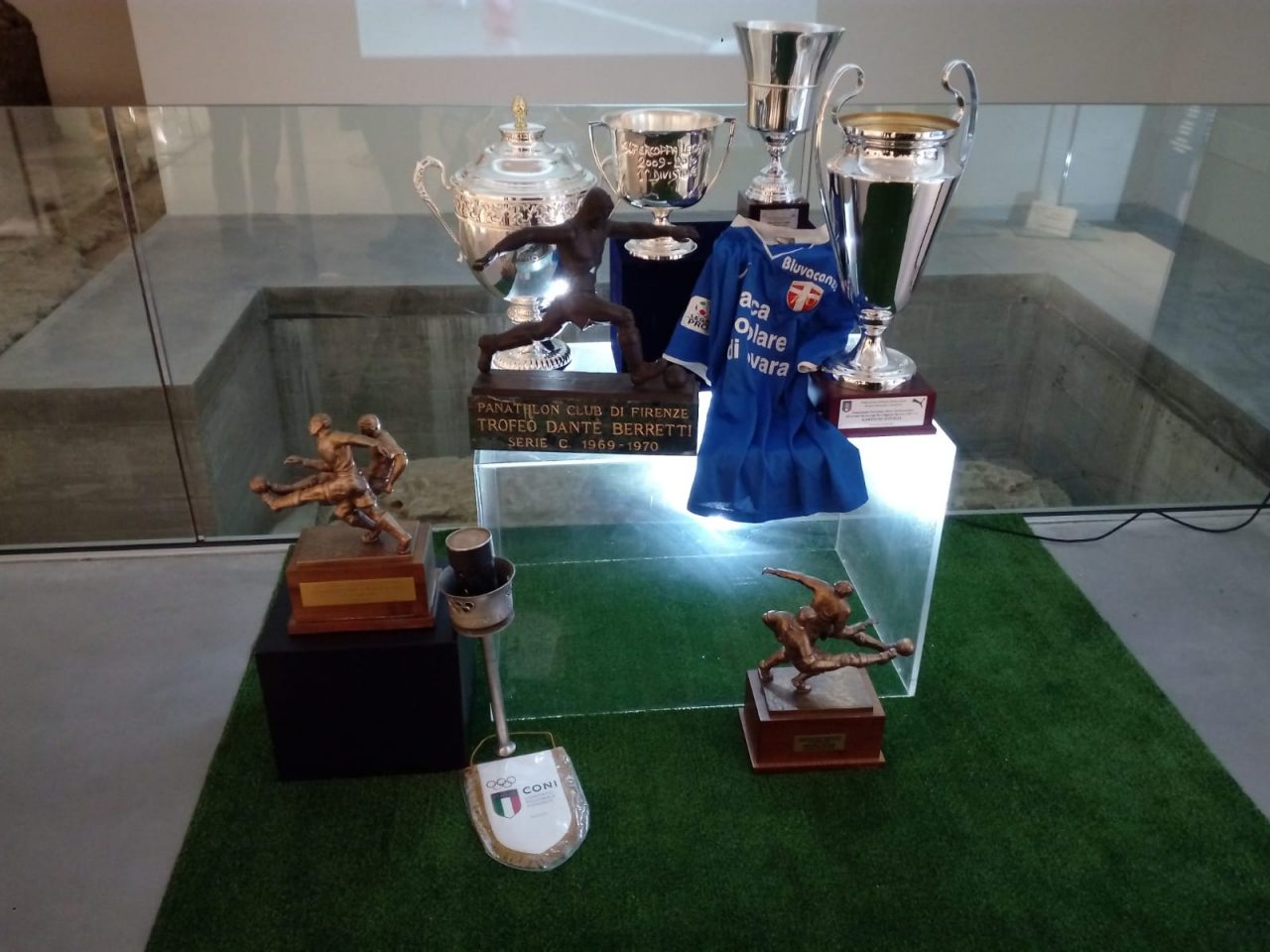 In 2.500 alla mostra “Alziamo la coppa, onoriamo la maglia”