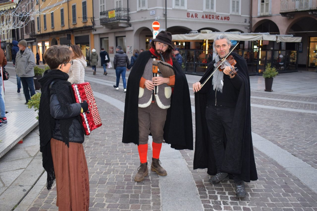 Con gli zampognari in centro sabato prende il via il dicembre borgomanerese