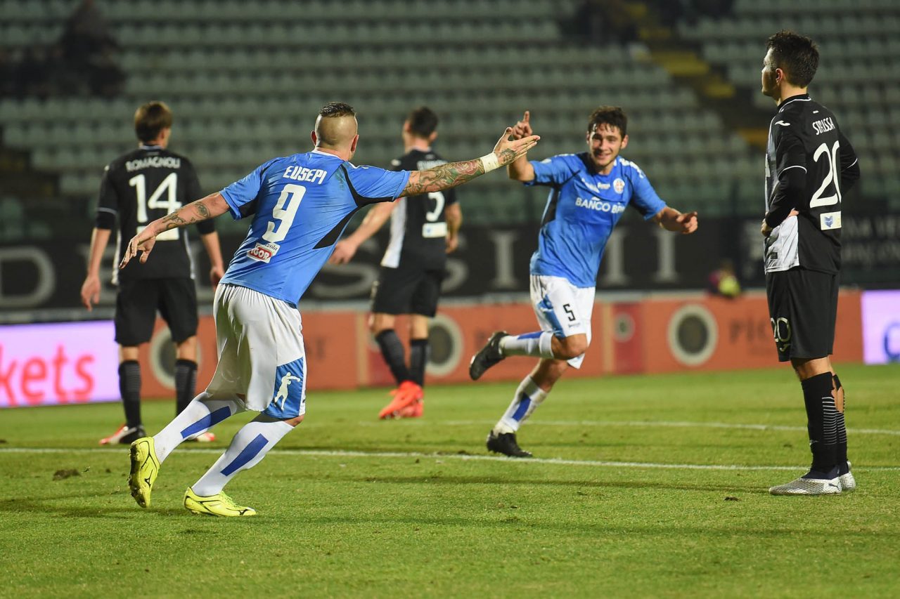 Il Novara calcio soffre ma strappa un punto a Siena