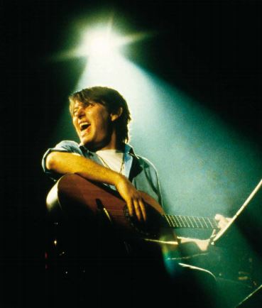 Fabrizio De André, per il ventennale della morte a Novara una rassegna di eventi per celebrare il grande cantautore