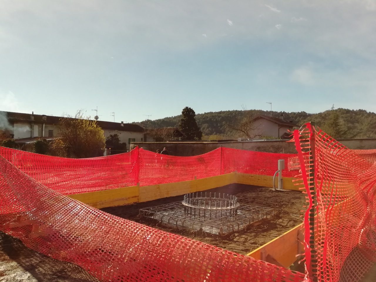 Campagnola in rivolta per l’antenna: domani sera la raccolta firme