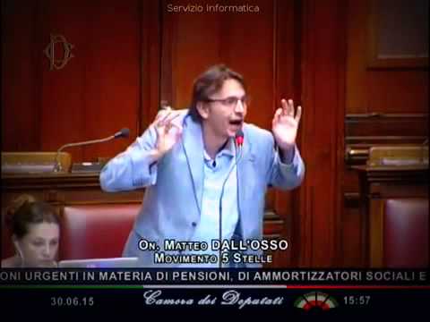 Deputato ribelle lascia i Cinque Stelle: solo pochi mesi fa era sui palchi di Castelletto e Trecate