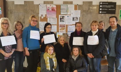 L'ospedale di Angera sta perdendo i pezzi: nuovo presidio delle mamme