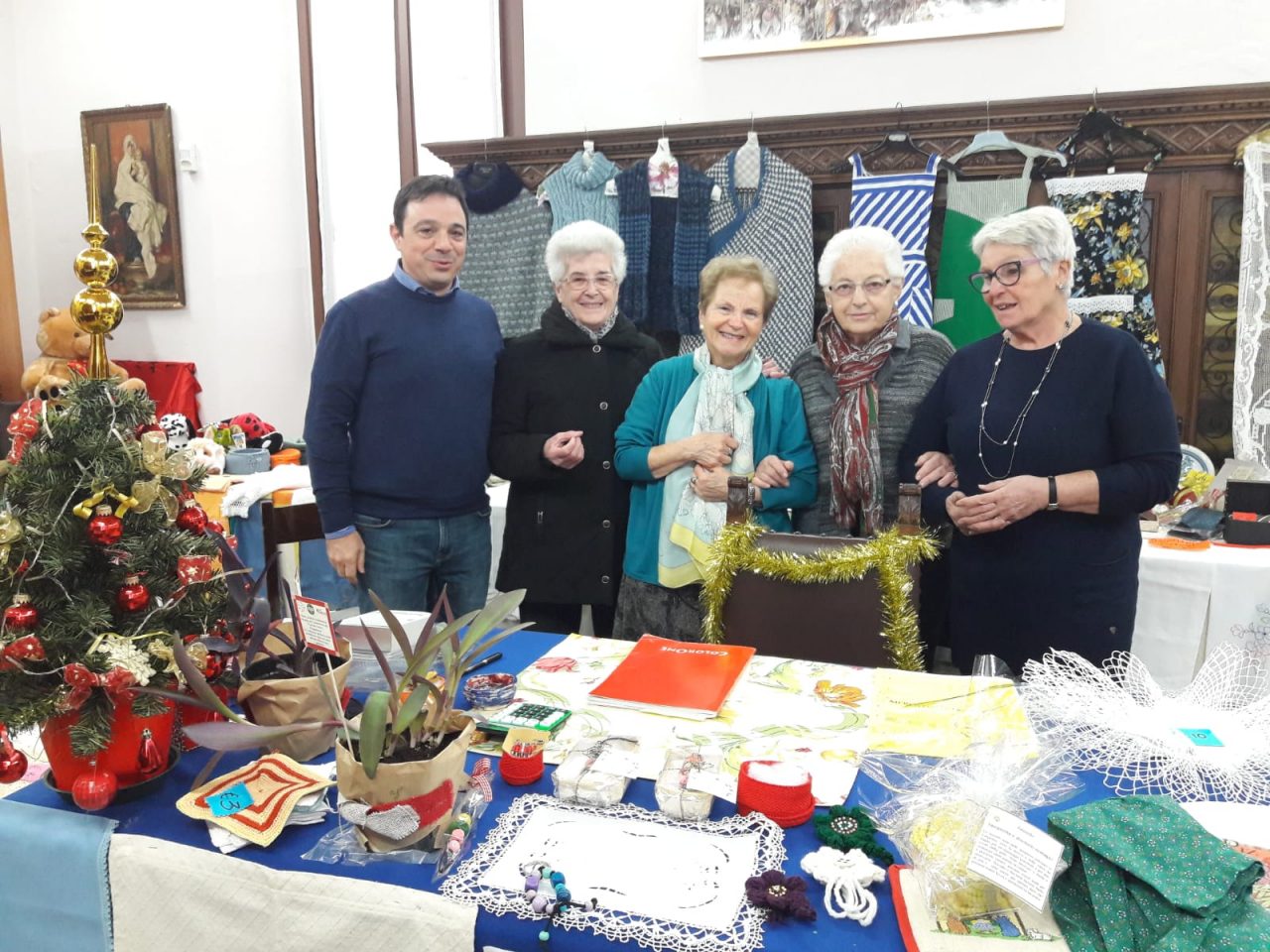 Mercatino di Natale con i vincenziani a Castelletto fino alle 19