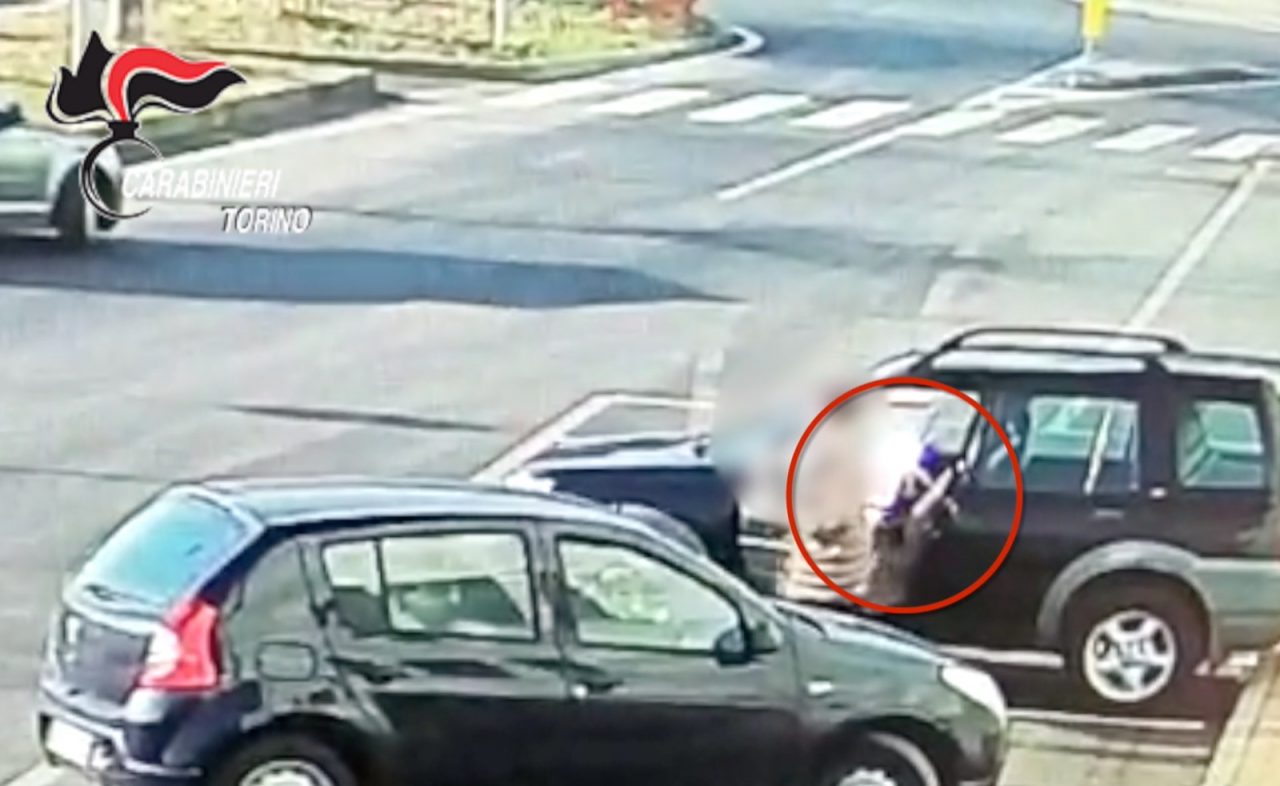 Ladri seriali arrestati: erano specializzati in furti nei parcheggi VIDEO