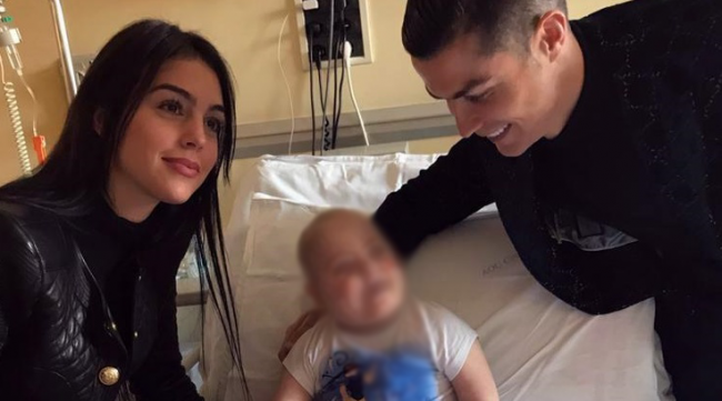 Cristiano Ronaldo al Regina Margherita: CR7 fa una sorpresa ai bambini malati