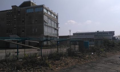 Partita la demolizione dell'ex Ego a Veveri