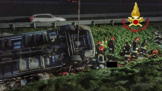 Incidente sulla A4: muore camionista di 55 anni FOTO
