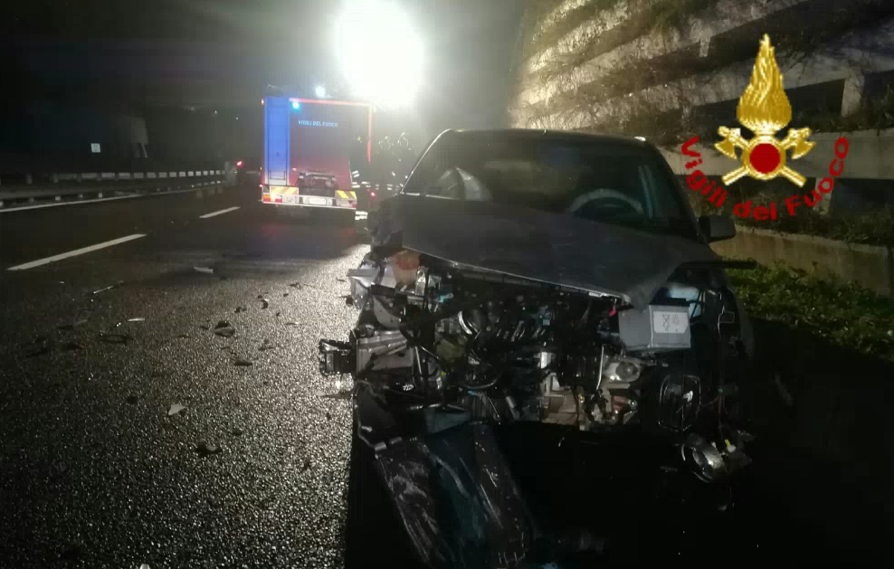 Incidente in tangenziale, due feriti