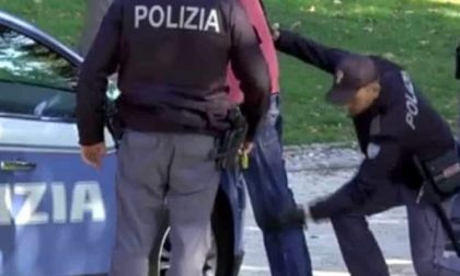 Ventidue chili di droga nell’auto: tunisini fermati sulla A26
