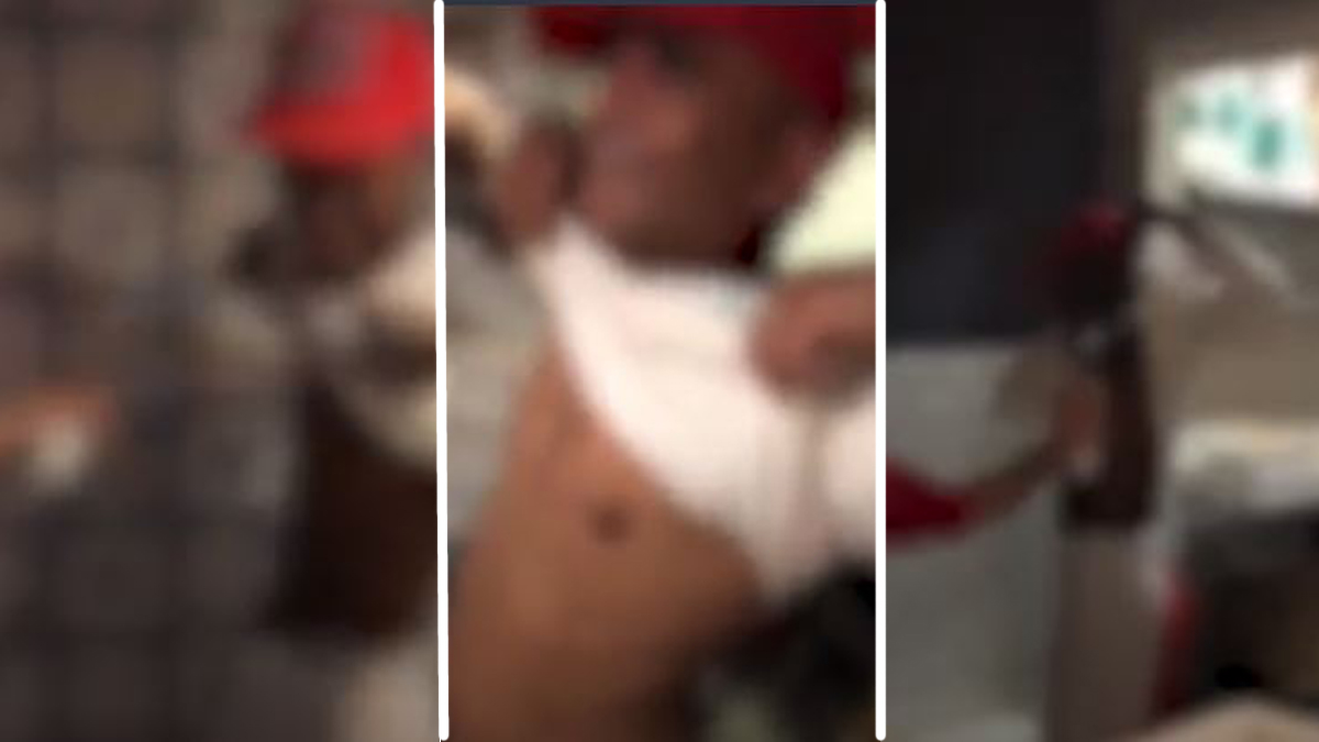 Intolleranza dilagante: deodorante spruzzato su lavoratori di colore VIDEO