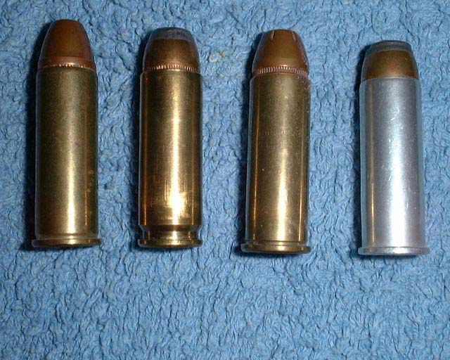 Proiettili e minacce per istituzioni e giornalisti