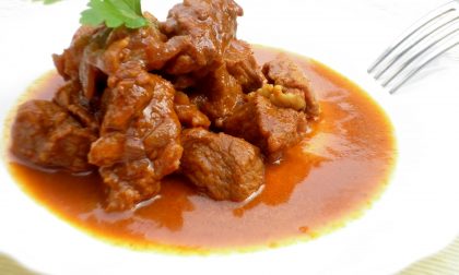 Ladri golosi: rubano e poi si mangiano lo spezzatino